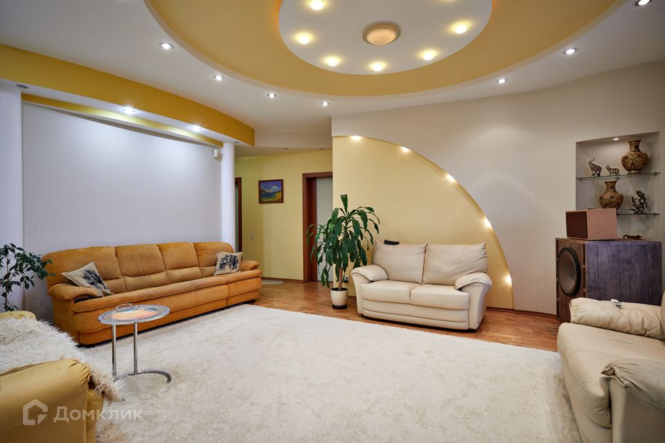 Продаётся 5-комнатная квартира, 136 м²