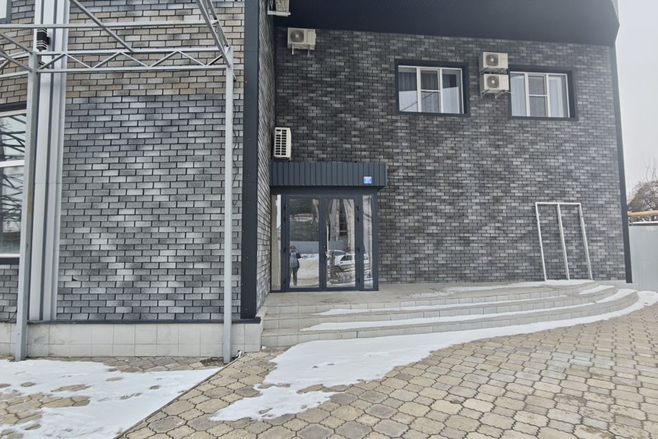 Сдаётся торговое помещение, 220 м²