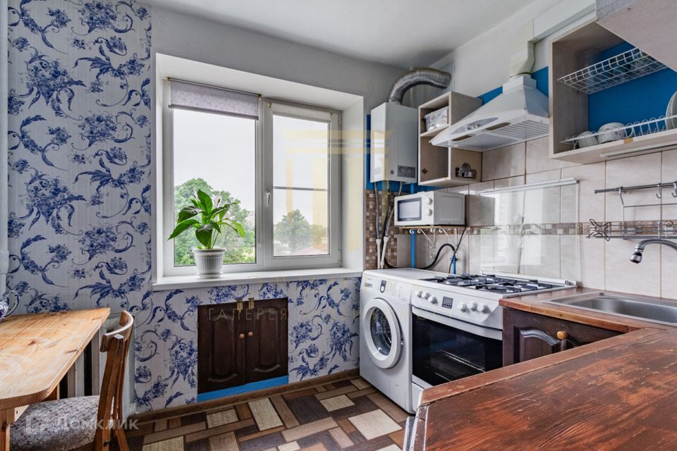 Продаётся 4-комнатная квартира, 64 м²
