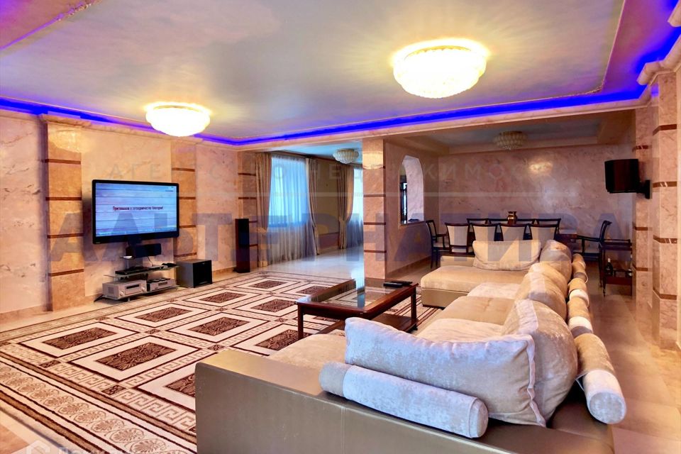 Сдаётся 4-комнатная квартира, 227.5 м²