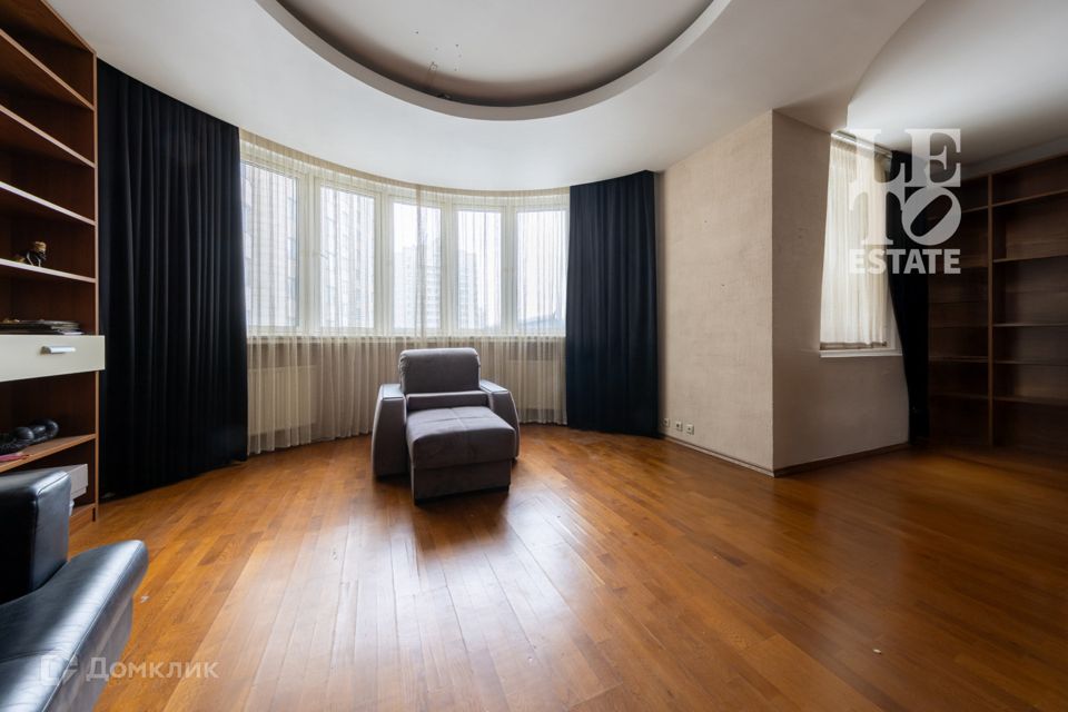 Продаётся 3-комнатная квартира, 142.8 м²