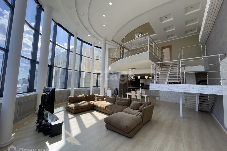 Продаётся 5-комнатная квартира, 320 м²