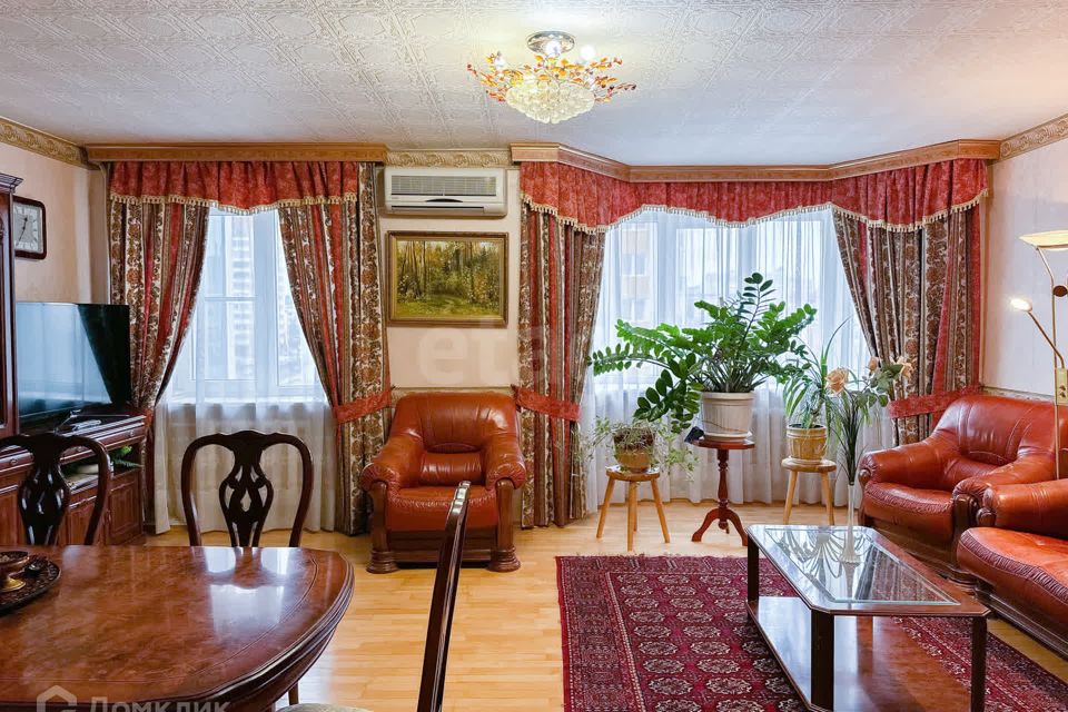 Продаётся 4-комнатная квартира, 130.6 м²