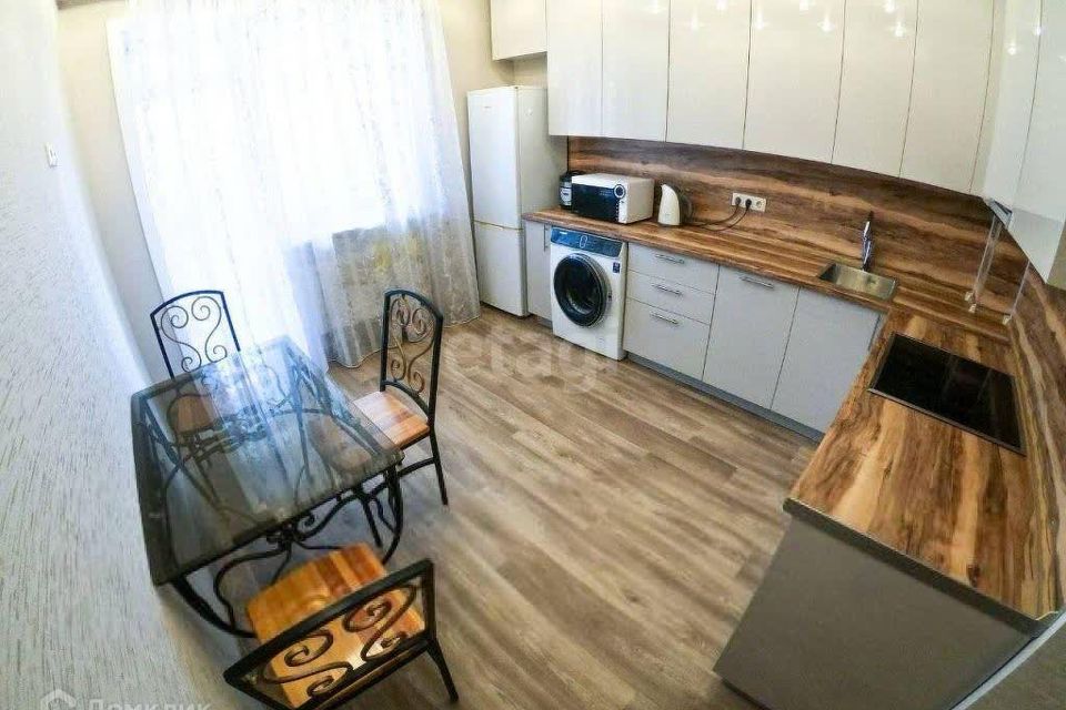 Сдаётся 2-комнатная квартира, 70 м²