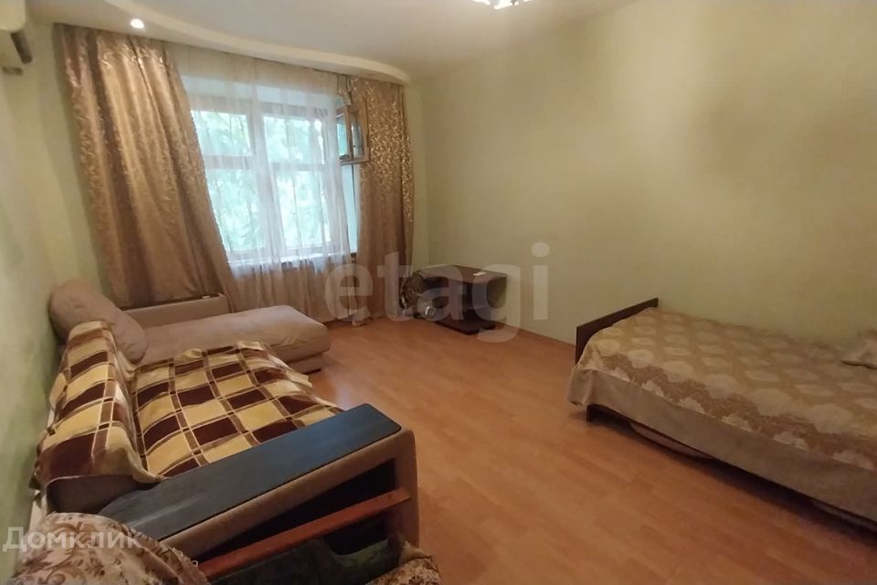 Продаётся 1-комнатная квартира, 42.1 м²