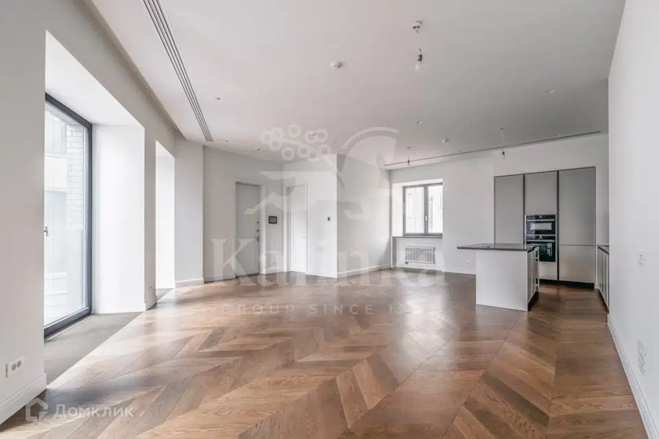 Продаётся 3-комнатная квартира, 156.2 м²