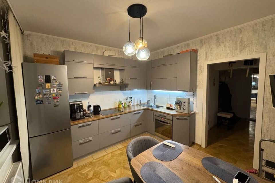 Продаётся 3-комнатная квартира, 98 м²
