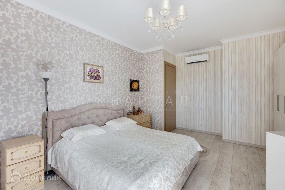 Продаётся 4-комнатная квартира, 160 м²