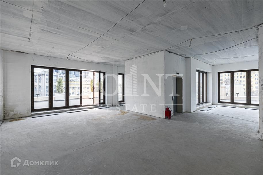 Продаётся 5-комнатная квартира, 392 м²