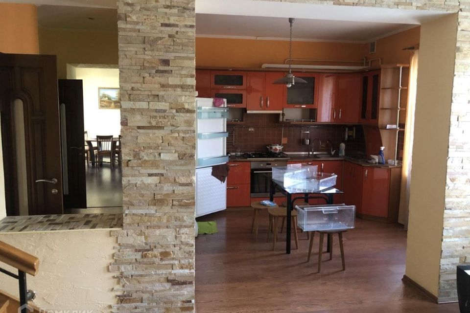 Продаётся 3-комнатная квартира, 165 м²