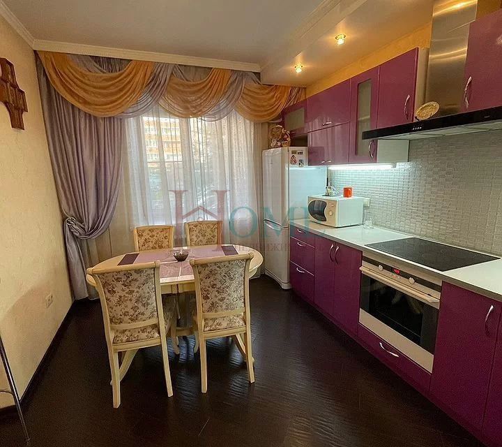 Сдаётся 2-комнатная квартира, 63 м²