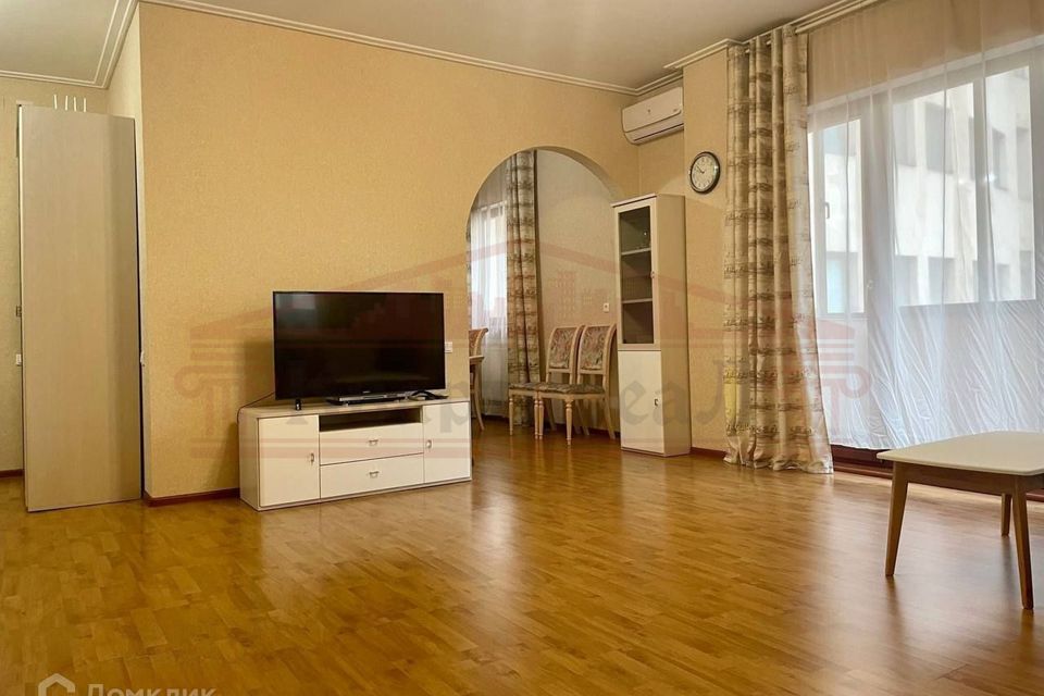 Сдаётся 2-комнатная квартира, 77 м²