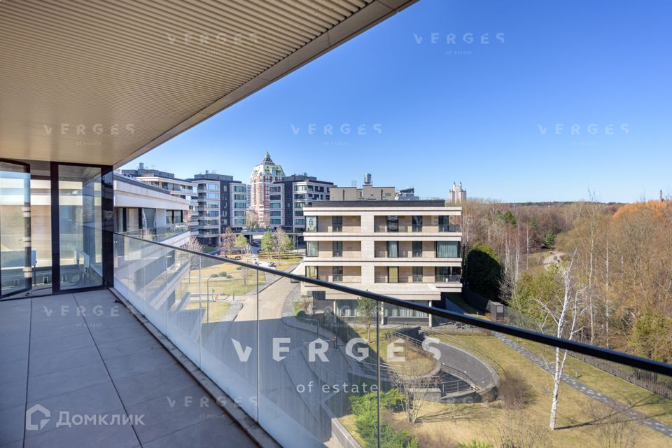 Продаётся 4-комнатная квартира, 222 м²