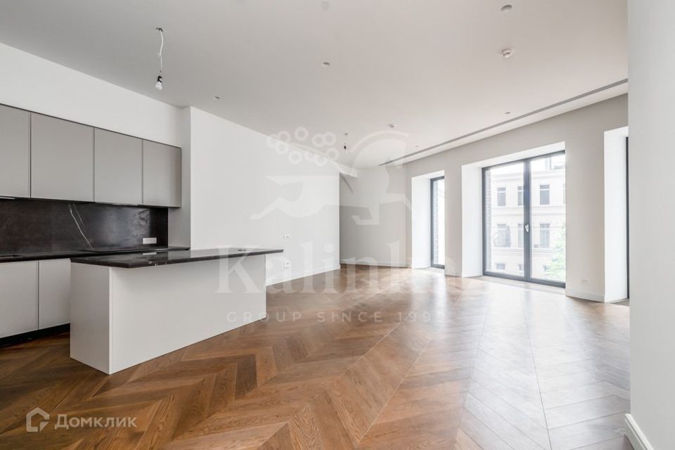 Продаётся 3-комнатная квартира, 156.2 м²