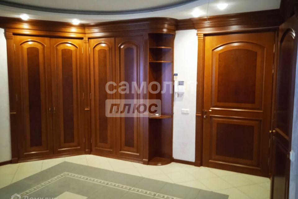 Продаётся 5-комнатная квартира, 190.7 м²