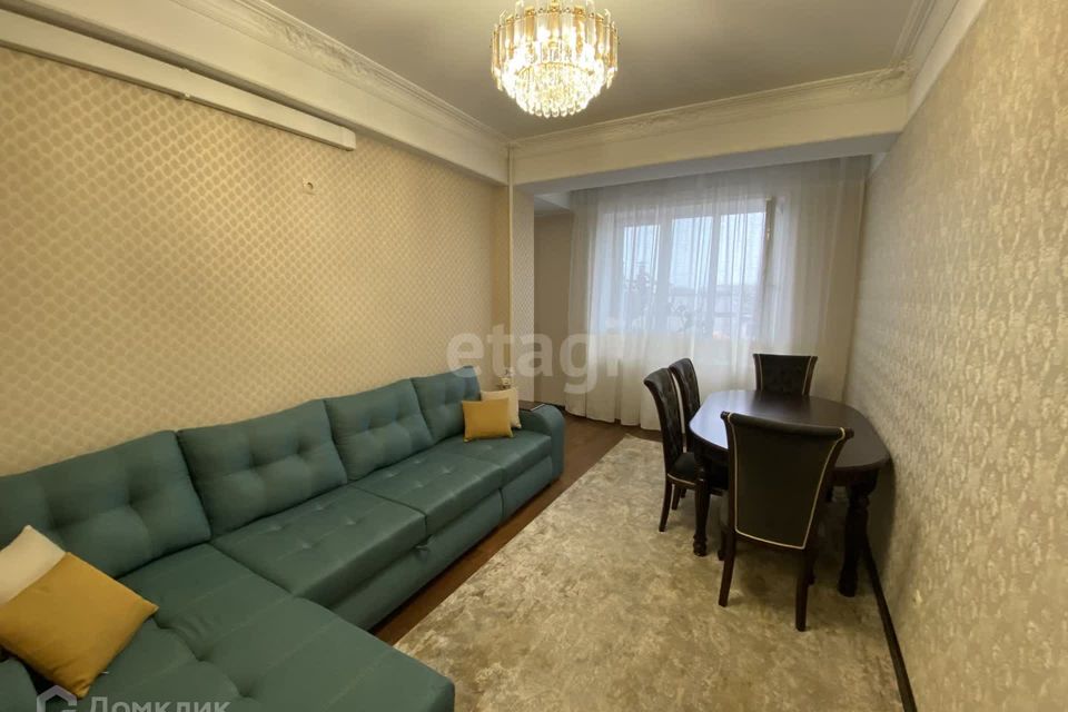 Продаётся 4-комнатная квартира, 110 м²
