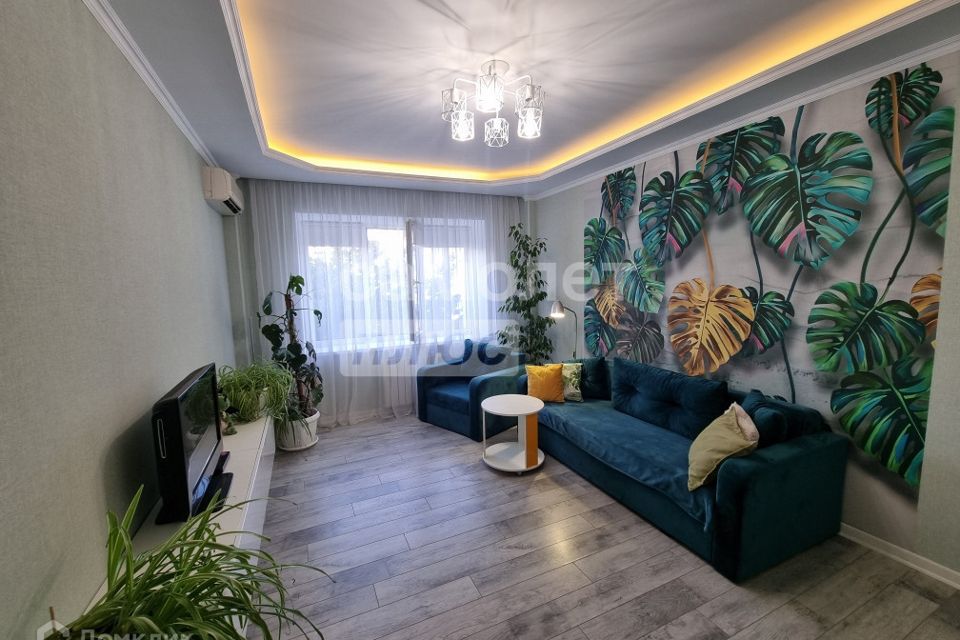 Продаётся 4-комнатная квартира, 100 м²