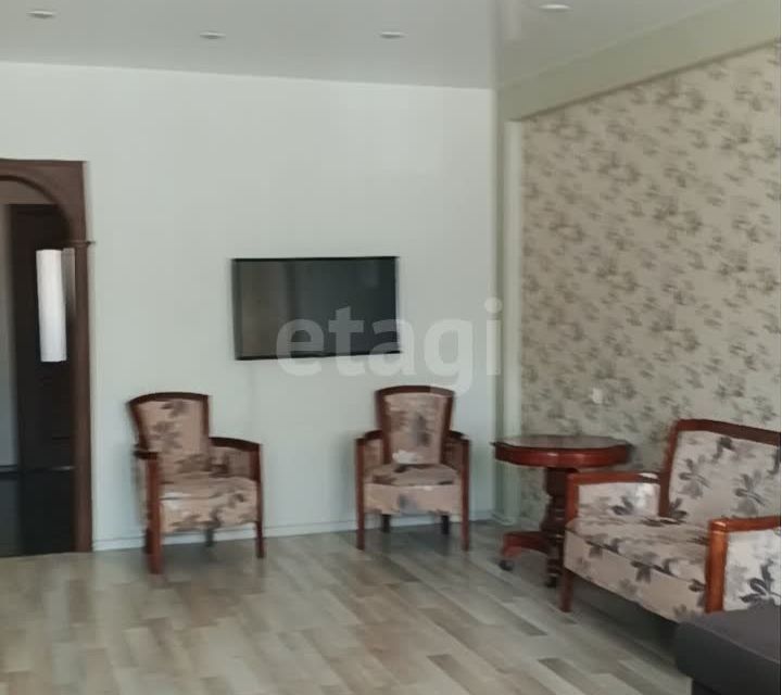 Продаётся 3-комнатная квартира, 106.8 м²