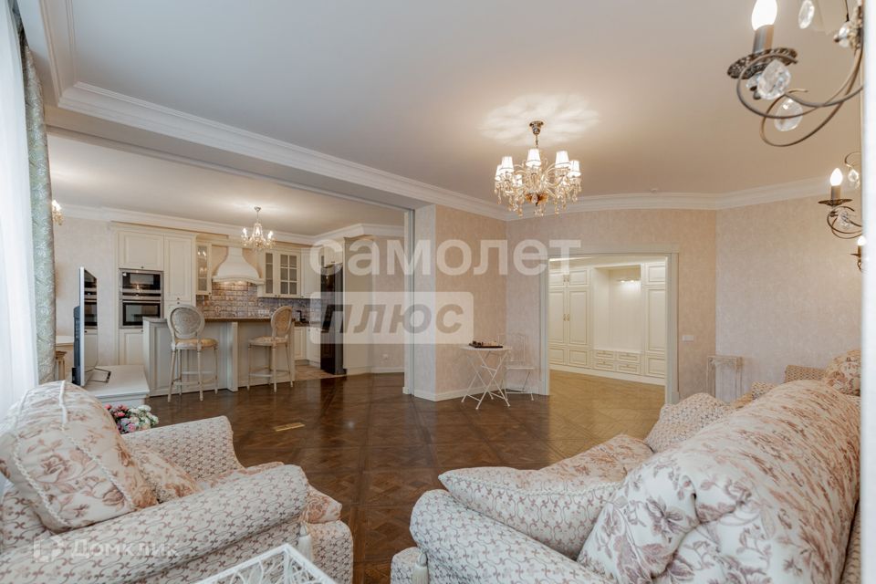 Продаётся 4-комнатная квартира, 140 м²