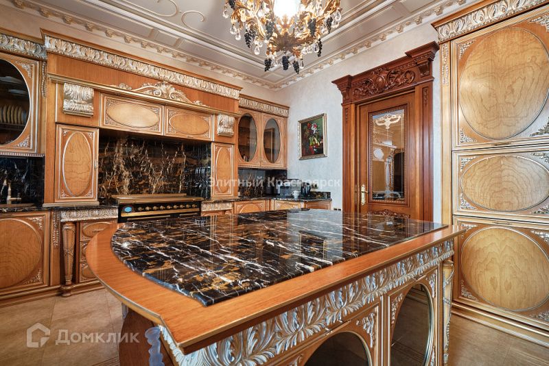 Сдаётся 5-комнатная квартира, 270 м²