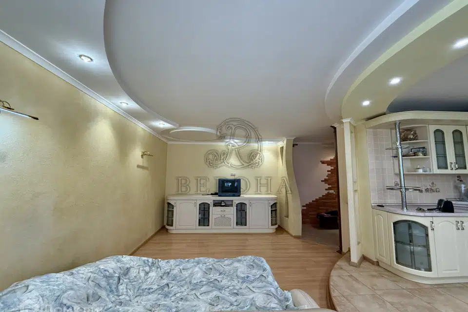 Продаётся 4-комнатная квартира, 75.8 м²