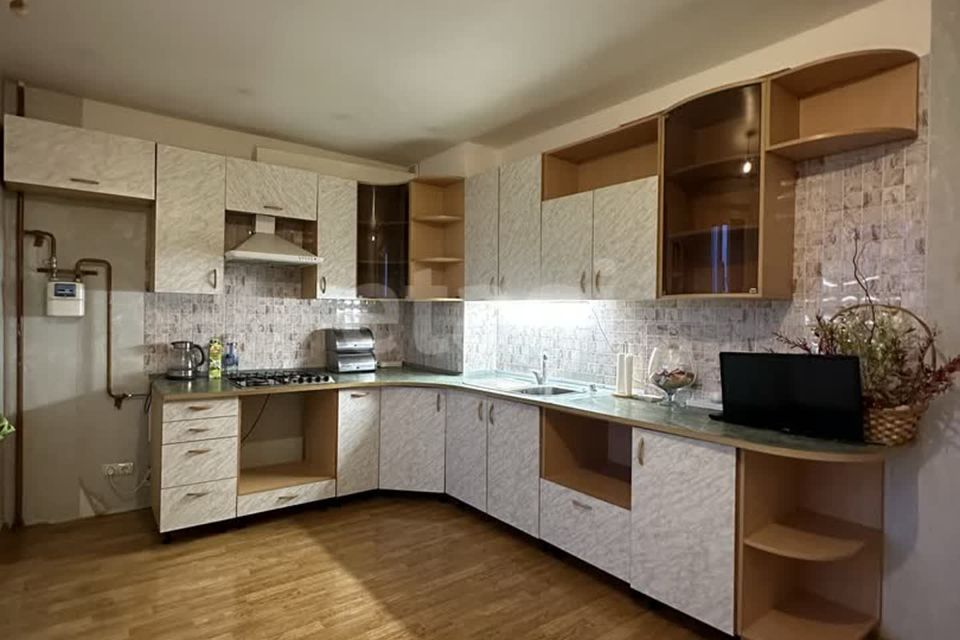 Продаётся 3-комнатная квартира, 108.5 м²