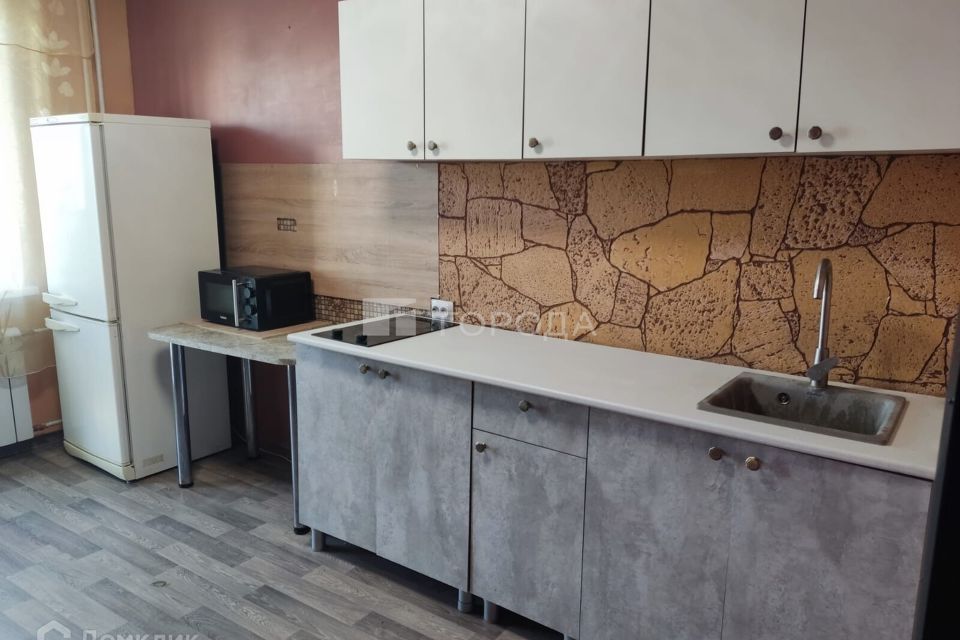 Сдаётся 1-комнатная квартира, 42 м²