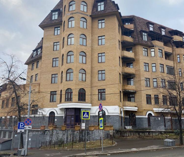 Продаётся 4-комнатная квартира, 162.6 м²