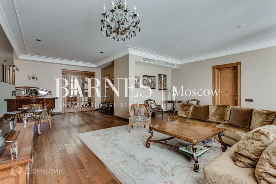 Продаётся 3-комнатная квартира, 206 м²