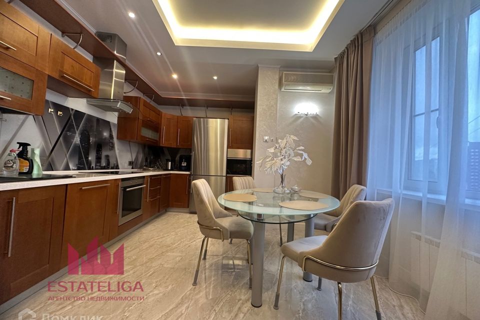 Сдаётся 3-комнатная квартира, 137 м²