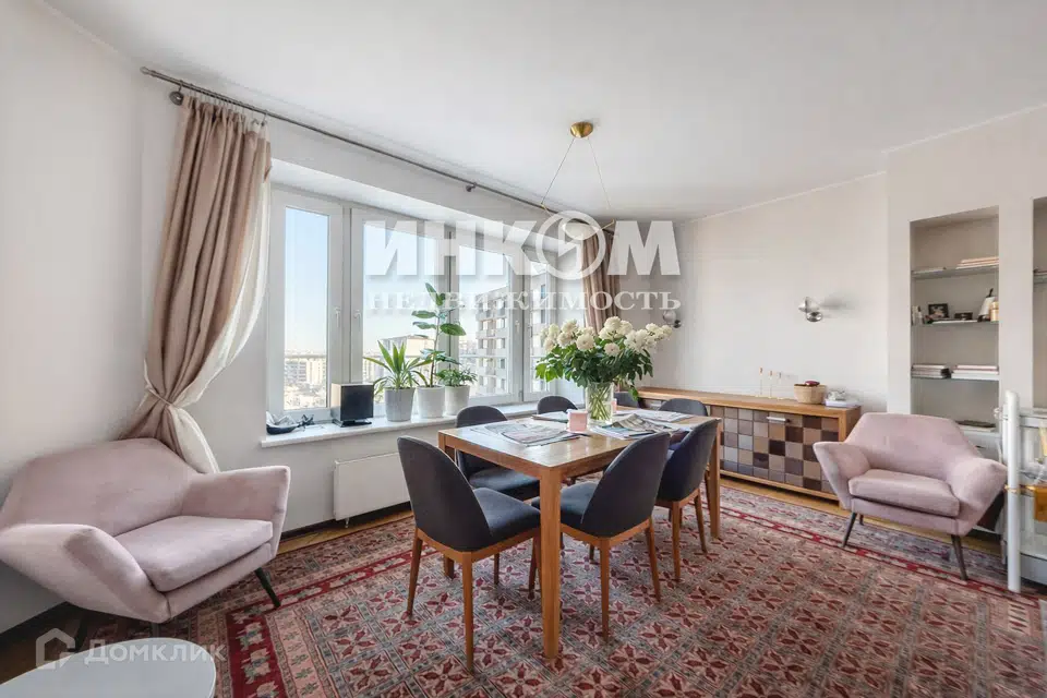 Продаётся 4-комнатная квартира, 152.3 м²