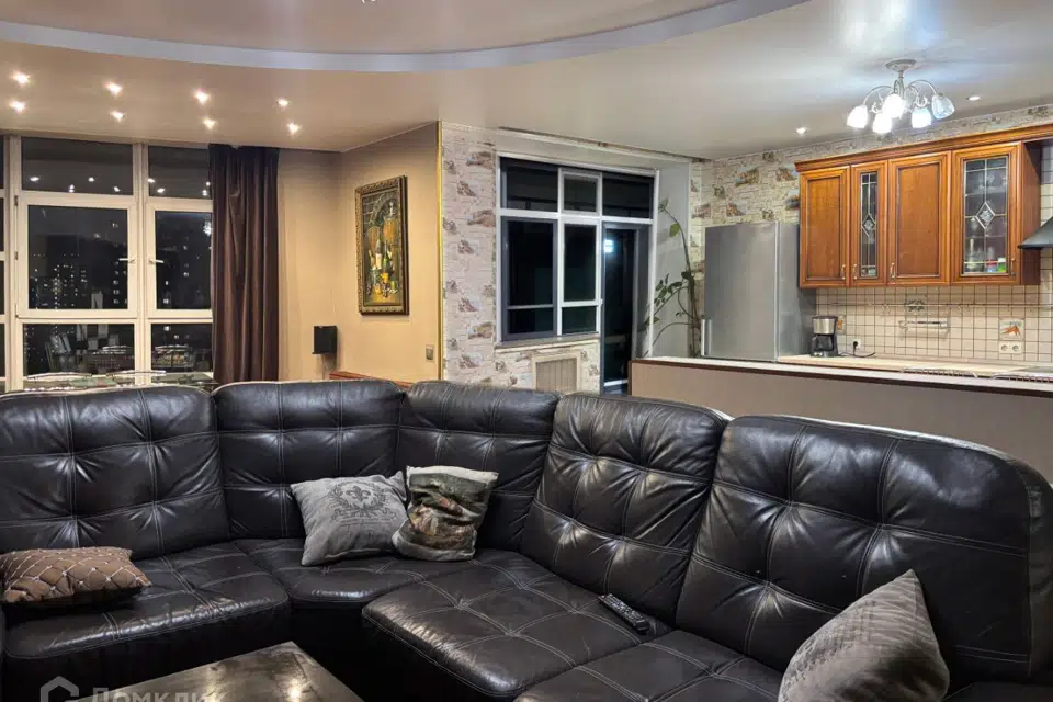 Продаётся 4-комнатная квартира, 150 м²