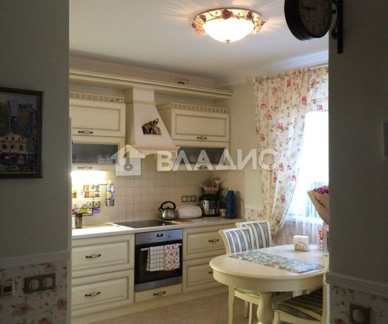 Сдаётся 2-комнатная квартира, 90 м²