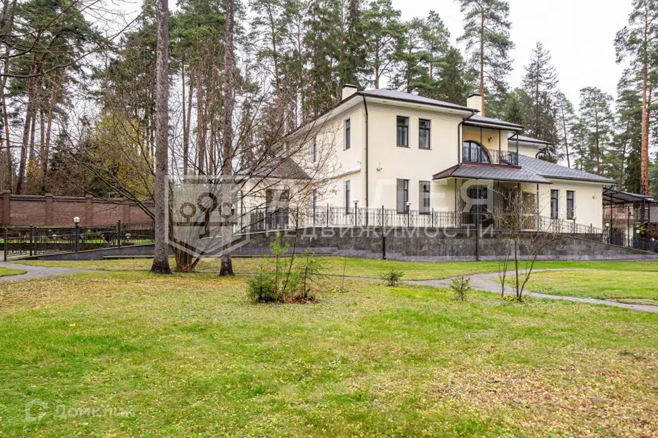 Продаётся 2-этажный дом, 600 м²