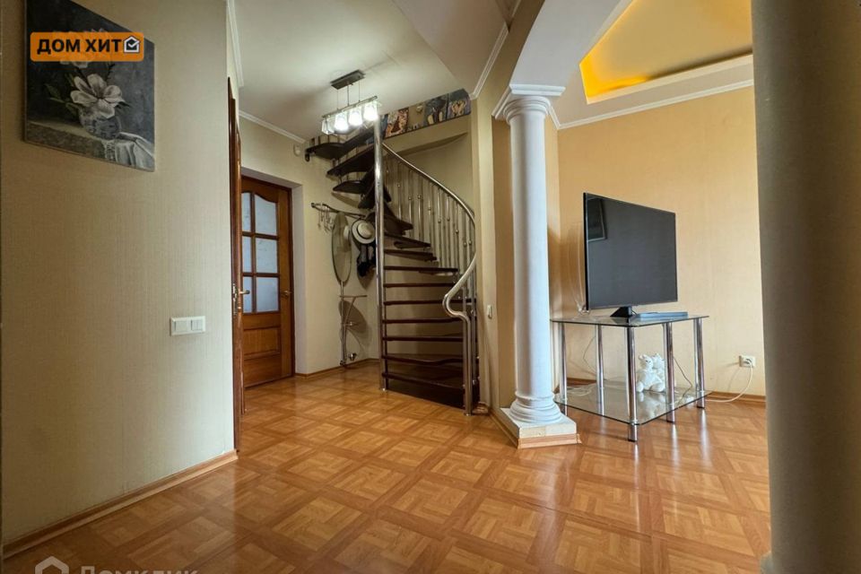 Продаётся 4-комнатная квартира, 107.3 м²