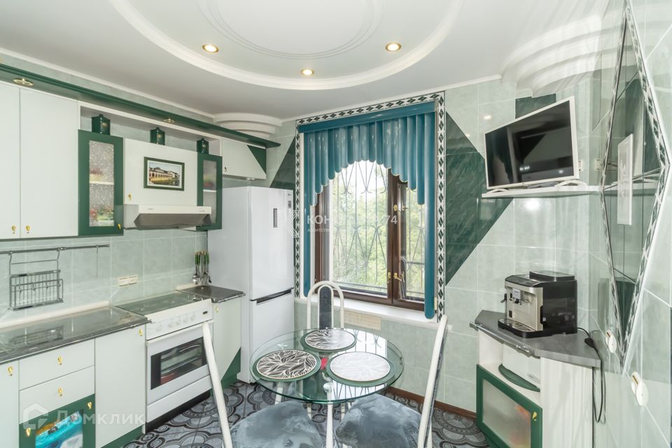 Продаётся 4-комнатная квартира, 102.5 м²