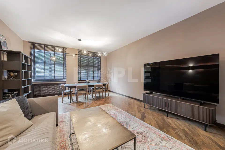 Продаётся 4-комнатная квартира, 166 м²