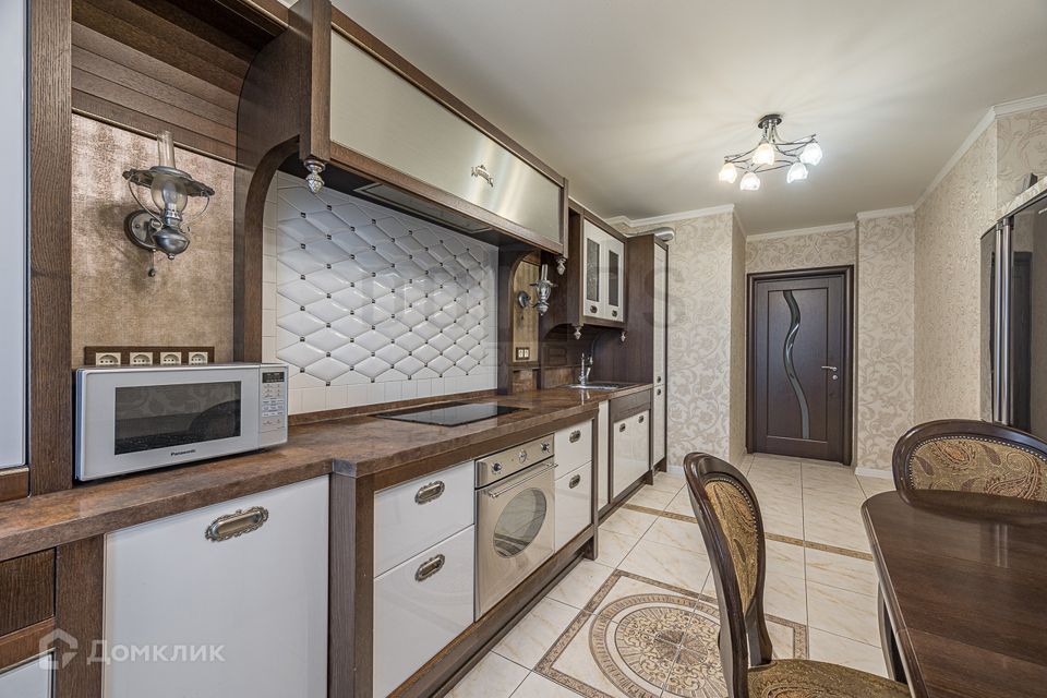 Продаётся 2-комнатная квартира, 77.2 м²