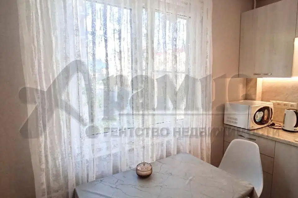 Сдаётся 1-комнатная квартира, 42 м²
