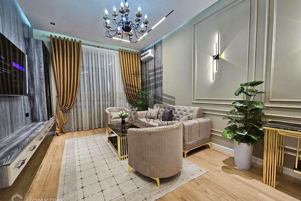 Сдаётся 4-комнатная квартира, 170 м²
