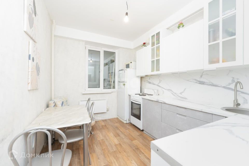 Продаётся 1-комнатная квартира, 42 м²