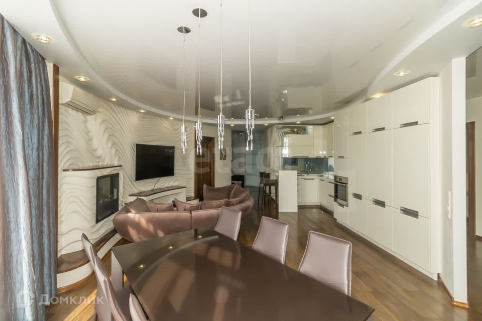 Продаётся 3-комнатная квартира, 117.8 м²