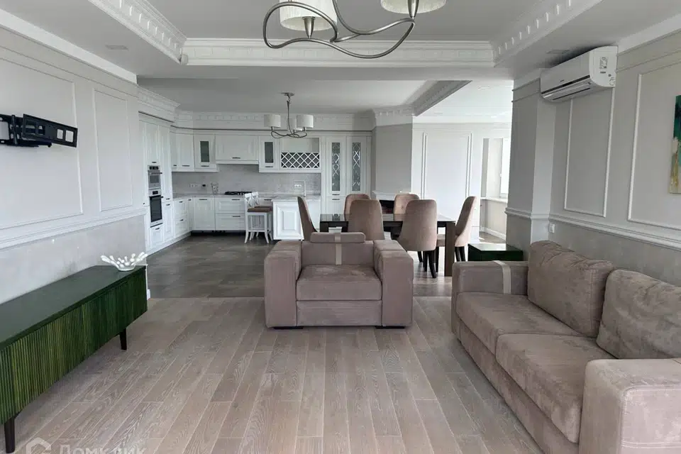 Продаётся 3-комнатная квартира, 126.9 м²