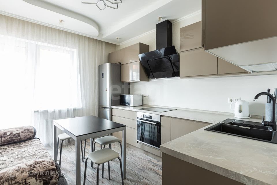 Продаётся 1-комнатная квартира, 42 м²