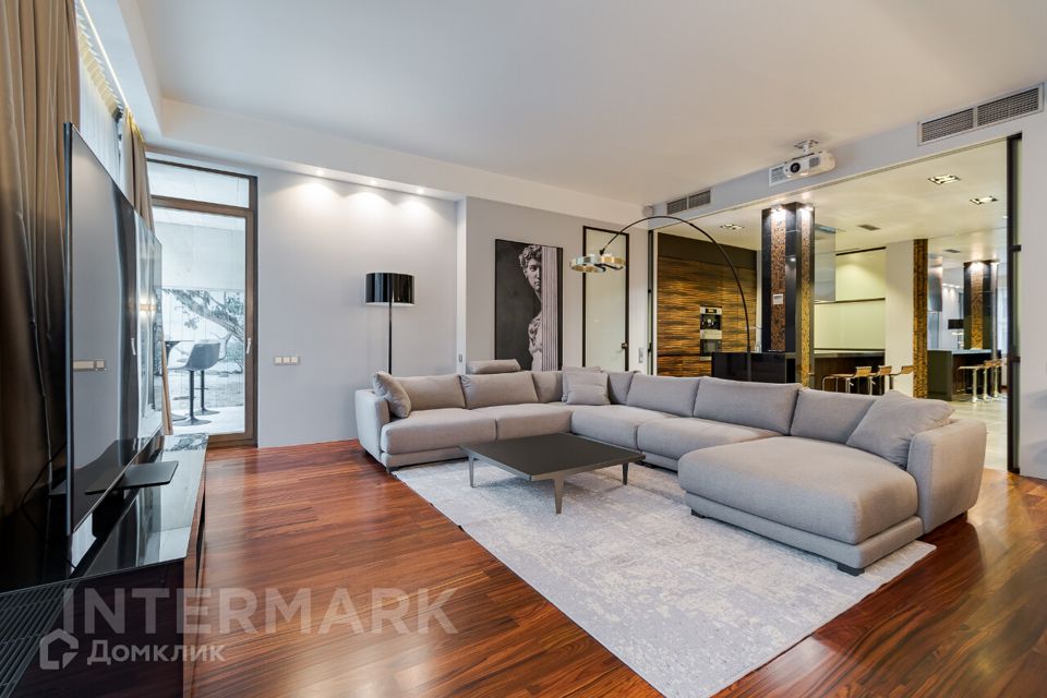 Сдаётся 4-комнатная квартира, 185 м²