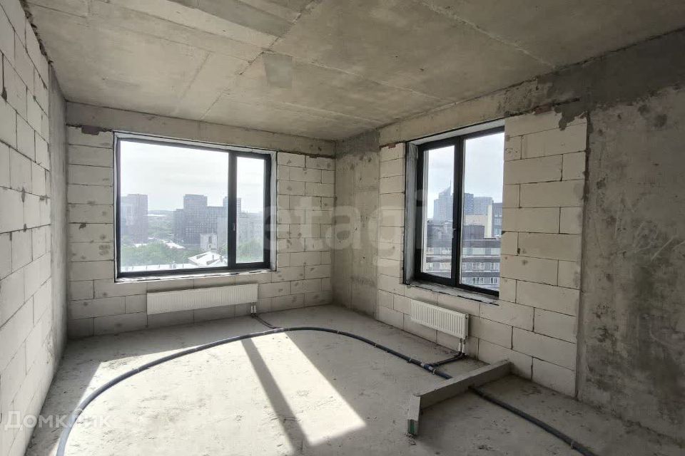 Продаётся 3-комнатная квартира, 108 м²