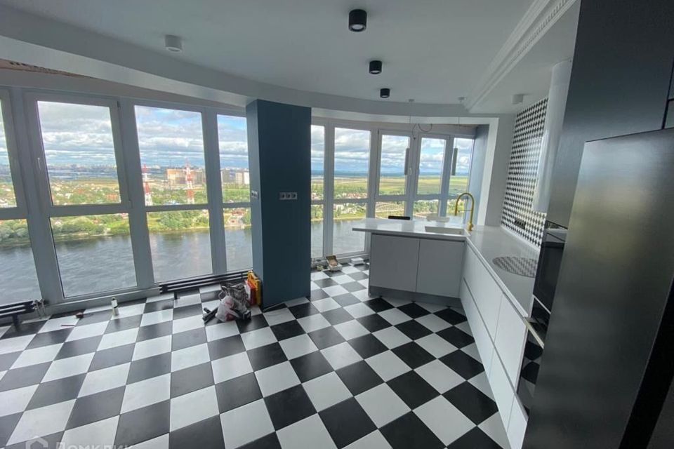 Сдаётся 3-комнатная квартира, 98 м²