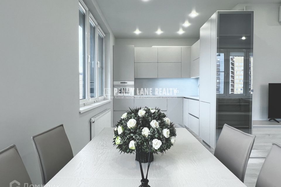Сдаётся 4-комнатная квартира, 135 м²