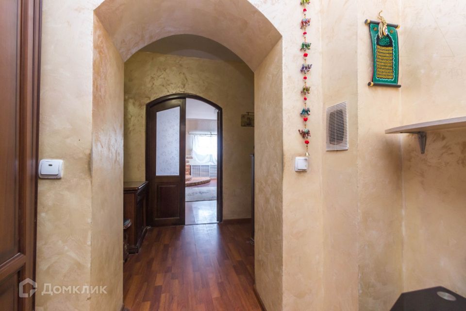 Продаётся 5-комнатная квартира, 211 м²