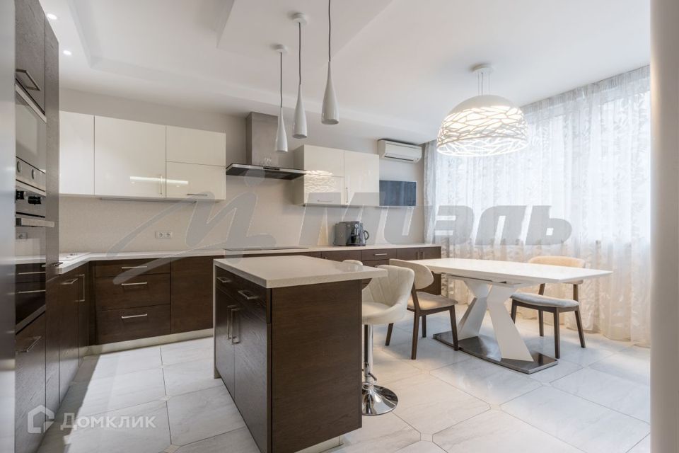 Продаётся 4-комнатная квартира, 126 м²